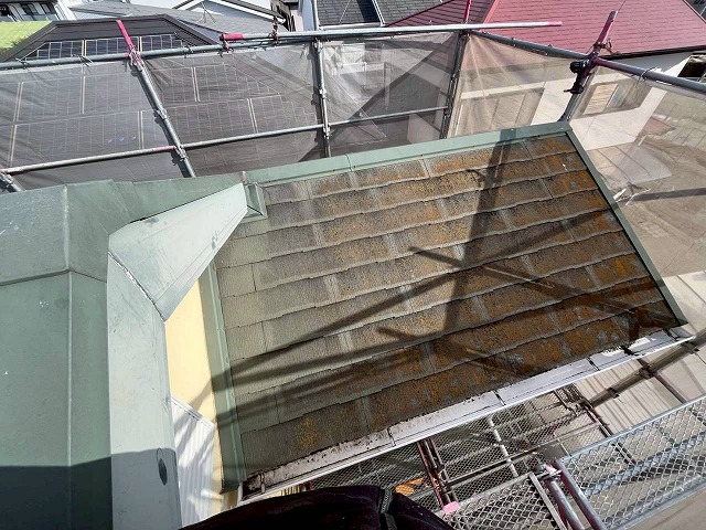 明石市　屋根点検　苔　劣化